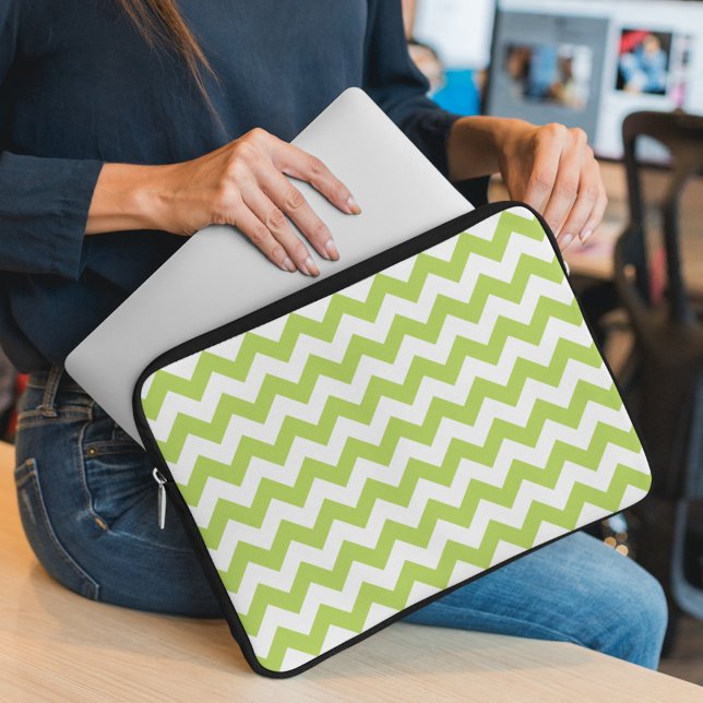 Groene zigzag, Groene Chevron, Geometrisch Patroon Laptop Sleeve (Creator heeft geüpload)