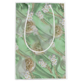 Groene Zijde en Ivory Champaign Pearls Medium Cadeauzakje (Voorkant)