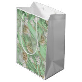 Groene Zijde en Ivory Champaign Pearls Medium Cadeauzakje (Achterkant Gekanteld)