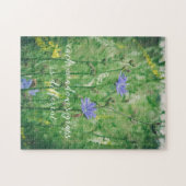 Groene zomerweide met blauwe bloemen legpuzzel (Horizontaal)