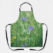 Groene zomerweide met blauwe bloemen schort (Voorkant)