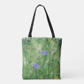 Groene zomerweide met blauwe bloemen tote bag (Achterkant)