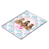 Groep in roze bel notitieboek (Linkerzijde)