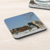 Groep minipaarden in de sneeuw onderzetter (Linkerzijde)