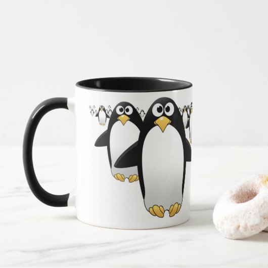 Groep Penquins voor een mok koffie (Met donut)