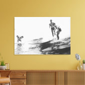 Groep Surfers in Honolulu, Hawaii Surfing Canvas Afdruk (Insitu (Woonkamer))