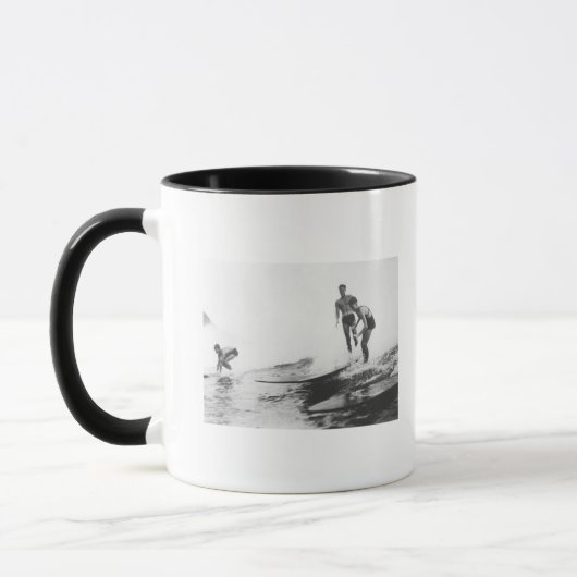 Groep Surfers in Honolulu, Hawaii Surfing Mok (Links)