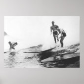 Groep Surfers in Honolulu, Hawaii Surfing Poster (Voorkant)