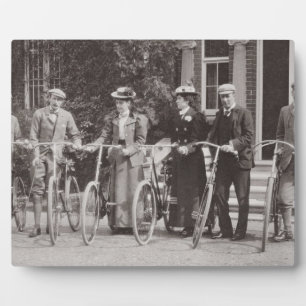 Groep van Edwardiaanse fietsers, begin jaren 1900  Fotoplaat
