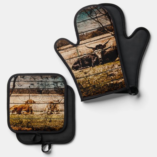 Groep van Longhorns die in Gebied Noodlijdend Hout Ovenwant & Pannenlap Set (Voorkant / Achterkant)
