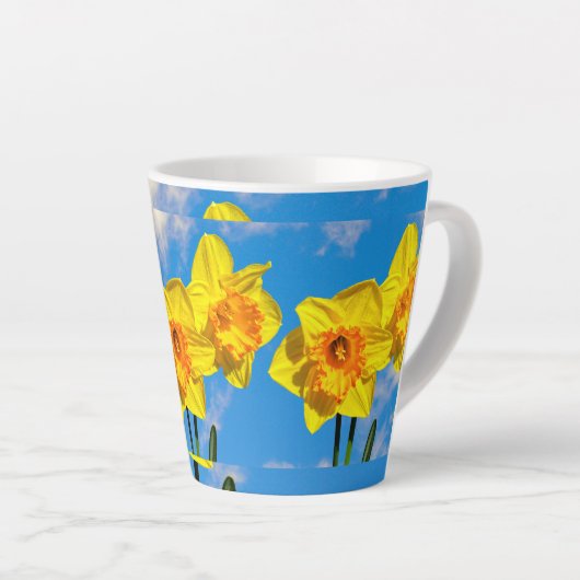 Groep van narcissen gouden medaille bloemen latte mok (Rechterhoek)