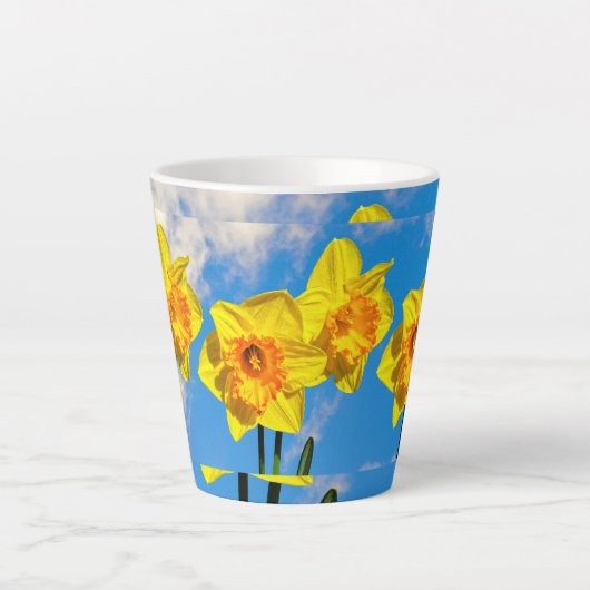 Groep van narcissen gouden medaille bloemen latte mok (Voorkant)