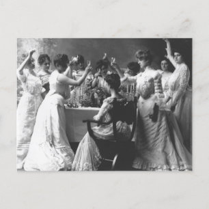 Groep vrouwen in begin 1900 champagne toost briefkaart
