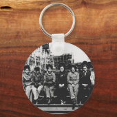 Groep vrouwenbeschermers tijdens de Tweede Wereldo Sleutelhanger (Voorkant)