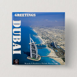 GROETTEN VAN DUBAI DOOR MOJISOLA A GBADAMOSI VIERKANTE BUTTON 5,1 CM