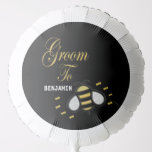 Groom Bachelor Party te zijn Personaliseren Ballon<br><div class="desc">Groom om Bachelor Party Personalize Ballon heeft er een leuke bijen op. Geweldig en leuk voor de Groom om de Bachelor Party te zijn en te versieren. Pas het met de Groom aan om naam te zijn.</div>