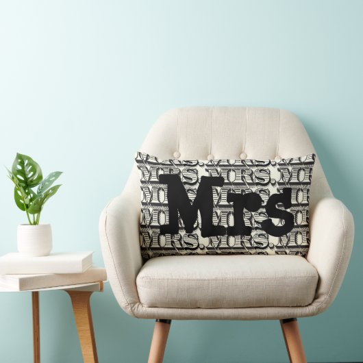 Groom Black and Ivory Mr Typography Pattern Kussen (Stoel)