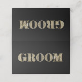Groom Black en Gold Glitter Typografie Plaatskaartje (Buitenkant ongevouwen)