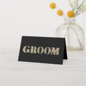 Groom Black en Gold Glitter Typografie Plaatskaartje (Achterkant)