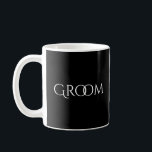 Groom Black met White Typography Koffiemok<br><div class="desc">Zo'n mooie en stijlvolle mok voor de bruidegom.</div>