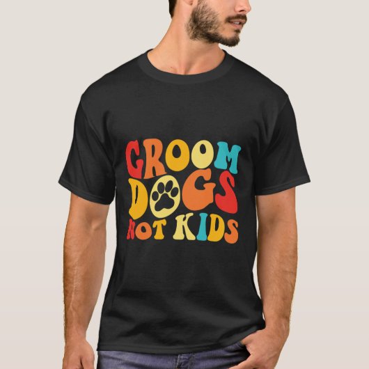 Groom Dogs not Kinder Funny Dogs Cute Meme Groovy  T-shirt (Voorkant)