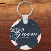 Groom Sleutelhanger Baby Roze Kosmos op Wit (Voorkant)