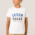 Groom Squad | Modern Bachelor Groomsman Stylish T-shirt<br><div class="desc">Kute, eenvoudige, stijlvolle "Groom Squad" citeert kunstjongens T-shirt met moderne, minimalistische typografie in zwart en blauw in een coole trendy stijl. De slogan, de naam en de rol kunnen gemakkelijk gepersonaliseerd worden met de namen van uw team, bijvoorbeeld groom, beste man, groomsman, vader van de Groom, Page Boy & nog...</div>