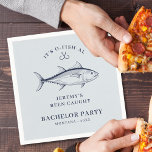 Groom vrijgezellenfeest Vist weekend Servet<br><div class="desc">Voor de aanstaande bruidegom die een visdag of -weekend gooit om zijn laatste dagen als vrijgezel te vieren. Als je verliefd bent geworden, in het zee bent gewankeld of een van de twee vissen minder hebt gegeten, zijn deze servetten ideaal voor je vrijgezellenfeest. Gemakkelijk gepersonaliseerd met de opname van uw...</div>