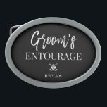 Groom's Entourage | Groomsmannen Gesp<br><div class="desc">Laat je groomsmannen,  beste man,  en de familie van de hele bruidegom weten hoeveel je waardeert dat ze deel uitmaken van je trouwentourage.  

Dit gepersonaliseerde gordelsluitontwerp bevat de woorden "groom's entourage" met een plek onder de naam van de ontvanger van je cadeau.</div>