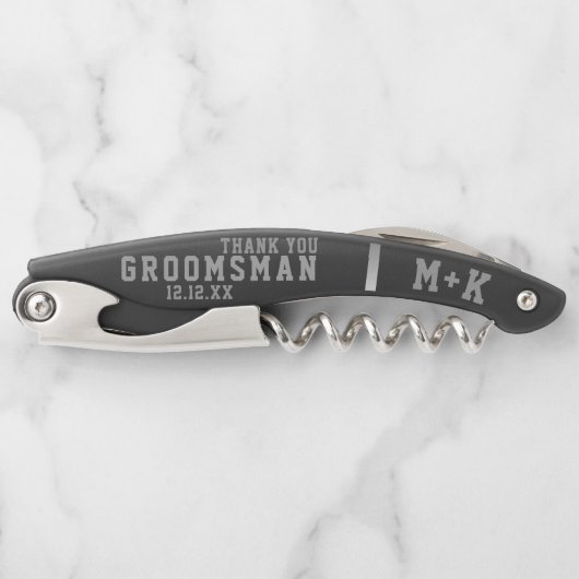 Groomsman bedankt porty Monogram Weddenschap Kurkentrekker (Voorkant)