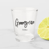 Groomsman Black White Script Wedding Shot Glas (Voorkant)