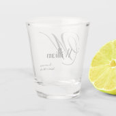 Groomsman Gift Modern Monogram Naam Datum Shot Glas (Achterkant)