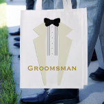 Groomsman Tuxedo Wedding Favor Grocery Bag Boodschappentas<br><div class="desc">Een handige herbruikbare tas met een ivoren buis met een zwarte boegvormig stropdas in één grafische afbeelding. Een nuttige dankjewel voor je Groomsman of als je de tuxedo-stijl leuk vindt bij het winkelen,  pas je eigen tekst aan</div>