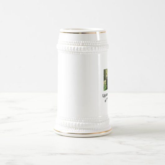 Groomsmen geven ideeën op een schoorsteen en uniek bierpul (Center)