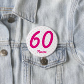 Groot 60e roze witte pokkenjas 60 jaar oud ronde button 7,6 cm (In situ)