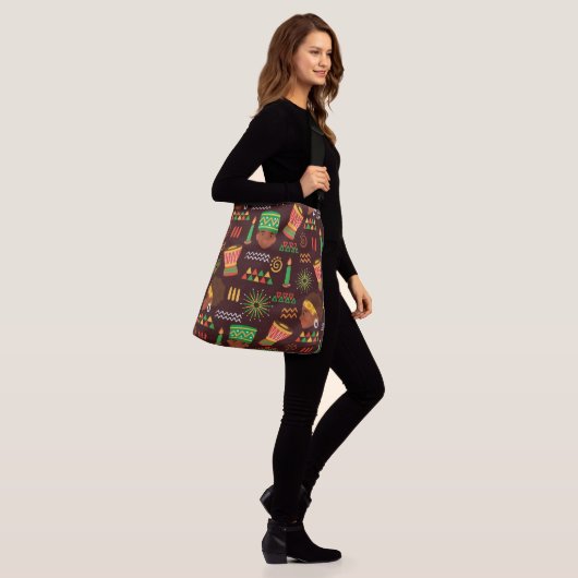 Groot Afrocentrisch All-Over-Print Cross-Body Tas (Op model)
