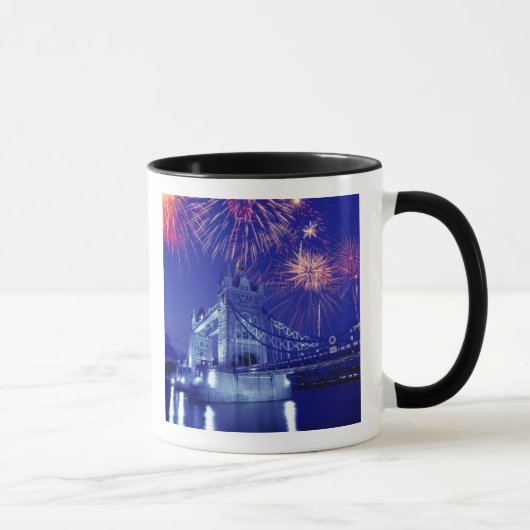 Groot-Brittannië, Londen. Vuurwerk boven de Tower Mok (Rechts)