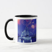 Groot-Brittannië, Londen. Vuurwerk boven de Tower Mok (Links)