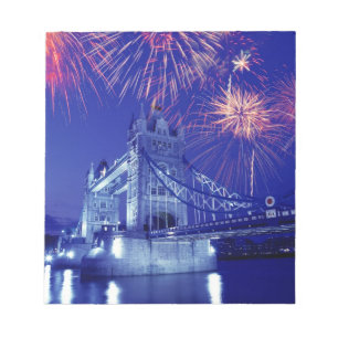 Groot-Brittannië, Londen. Vuurwerk boven de Tower Notitieblok