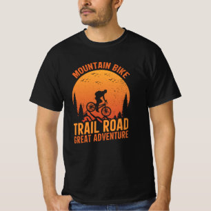 Groot fietspad op de weg t-shirt