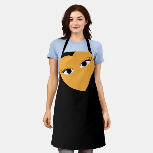 Groot Hart met Ogen op Zwart Schort (Gedragen)