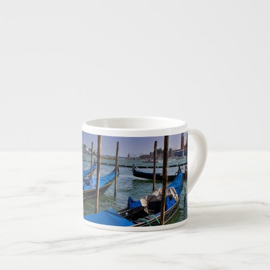 Groot Kanaal, water met gondalo-boten in de rij Espresso Kop (Voorkant rechts)