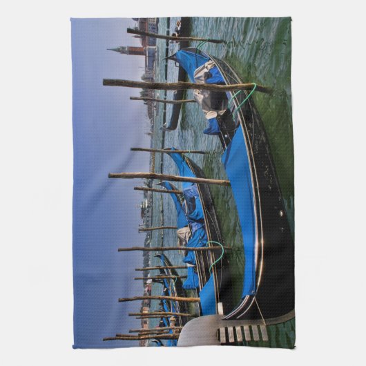 Groot Kanaal, water met gondalo-boten in de rij Theedoek (Verticaal)