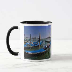 Groot Kanaal water met gondalo boten op een rij Mok