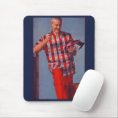 groot man in rood en gif muismat (Met muis)