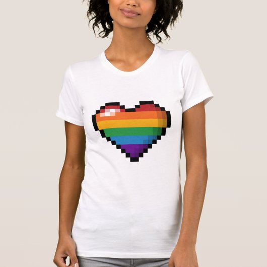 Groot Pixel Heart Design in LGBTQ Rainbow Flag T-shirt (Voorkant)