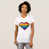 Groot Pixel Heart Design in LGBTQ Rainbow Flag T-shirt (Voorkant volledig)
