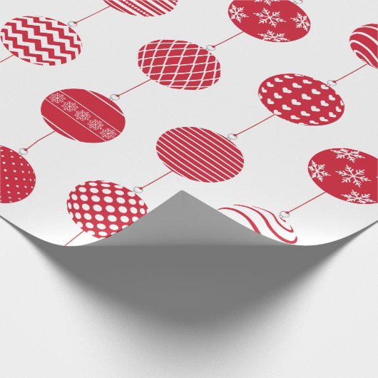 Groot rood kerstbal patroon inpakpapier (Hoek)