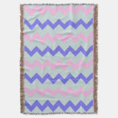 Groot roze chevroerkleurig chevroerpatroon deken (Voorkant Verticaal)