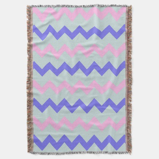 Groot roze chevroerkleurig chevroerpatroon deken (Voorkant Verticaal)